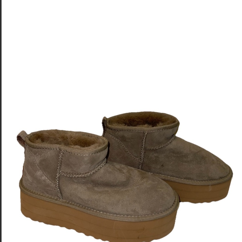 UGG Women's Suede Ankle Boots size 9 - Picture 2 of 9